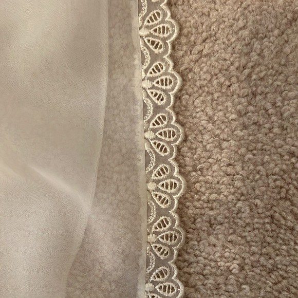 Vintage 1970s Long Sleeve Wedding Gown with Train Size Small Lace Daisy Details - Picture 12 of 15